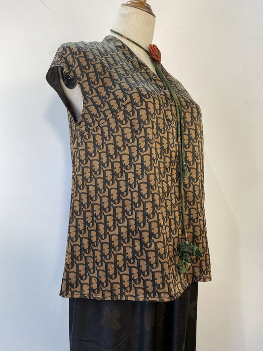 V-neck Sleeveless Retro Top